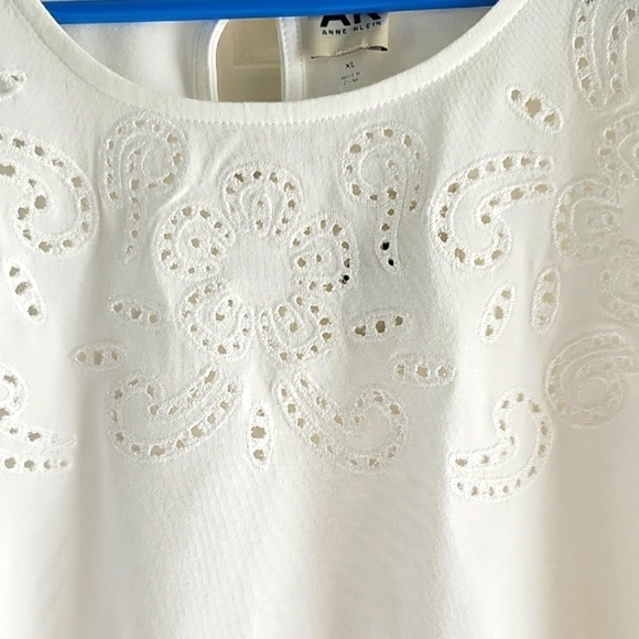 NEW Anne Klein White Eyelet/Crochet Sleeveless Pull on Blouse  Keyhole Back XL - Picture 4 of 16